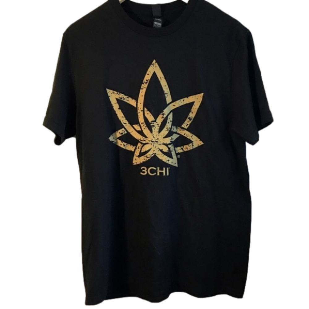 Menβs M, black 3 Chi t-shirt. Cannabis Company in the US.